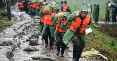 风雨同舟 | 利来老牌国际官网app,利来老牌国际最老牌的网站,来利国际w66官方网站显示向抗洪部队捐赠抗洪救灾物资